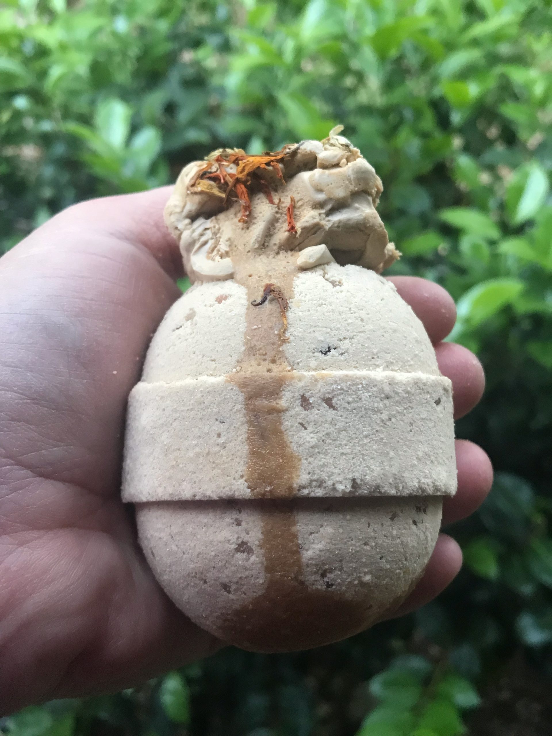 EARTH LUXURIOUS MAGNESIUM BATH BOMB Iconic Essential Oils